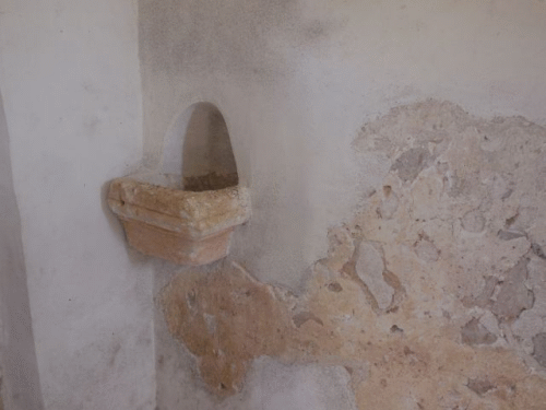 Foto Nin: Kleinste Kathedrale der Welt der Welt, Weihwasserbehlter