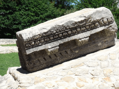 Foto Nin, rmischer Tempel: Trmmer
