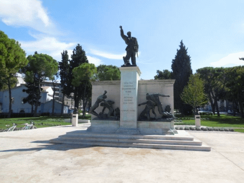 Photo Pula: War Memorial