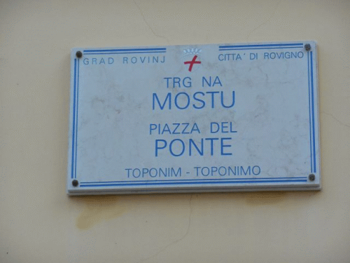 Photo Rovinj: Trg na mostu / Piazza del Ponte street sign