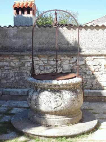 Foto Svetvinčenat: Dorfbrunnen