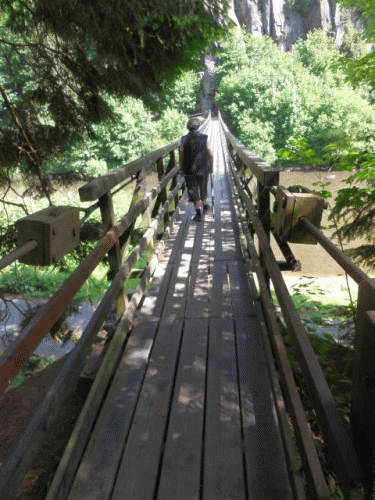 Foto Karlovy Vary: Auf der Hngebrcke bei den Svatossk skaly