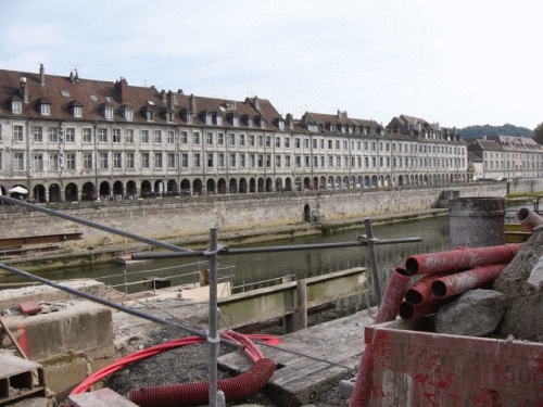 Foto Besanon: Doubs mit Brckenbaustelle