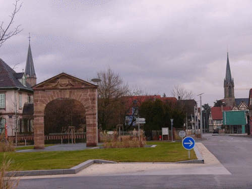 Foto Erstein: ehem. Obertor, Kirche und Etappenstall