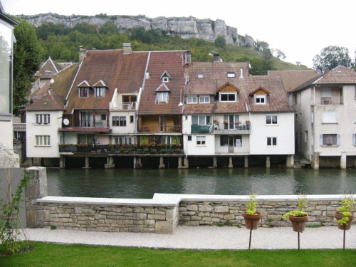 Foto Ornans: Wasser und Felsen