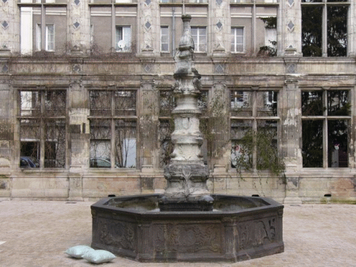 Foto Tours, Springbrunnen der Liebenden: Gesamtansicht nach links