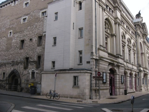 Foto Tours, Stadttheater: Fassade und Seitenwand