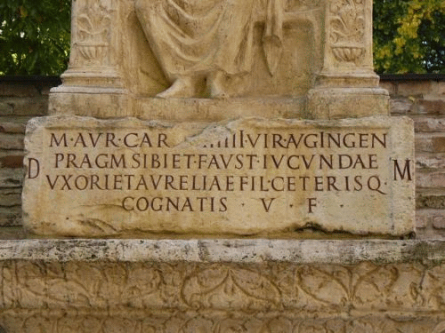 Foto Augsburg Domgelnde: Steleninschrift