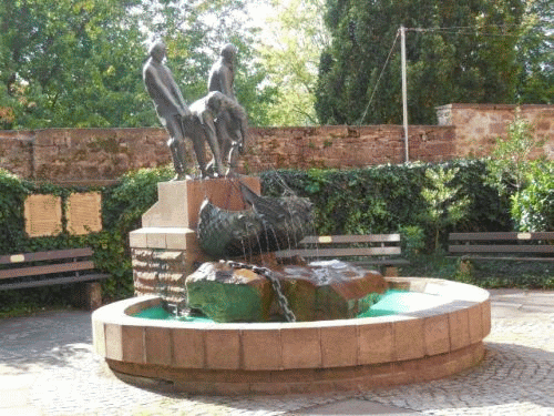Foto Eberbach: Fischerbrunnen von vorn