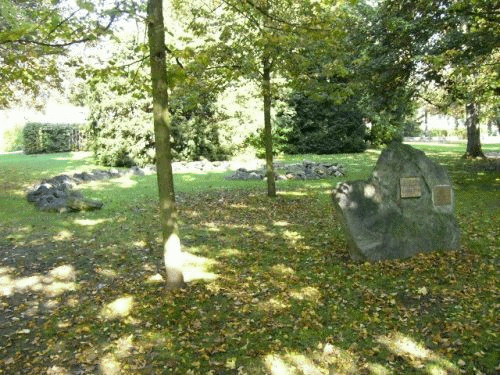 Photo : Monument des jumelages et spirale de croissance