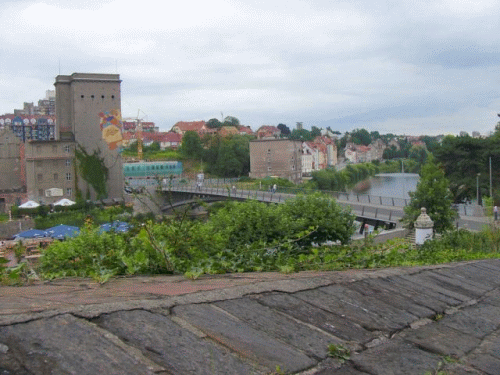 Photo Grlitz : chteau Friedenstein et monument anti-fasciste