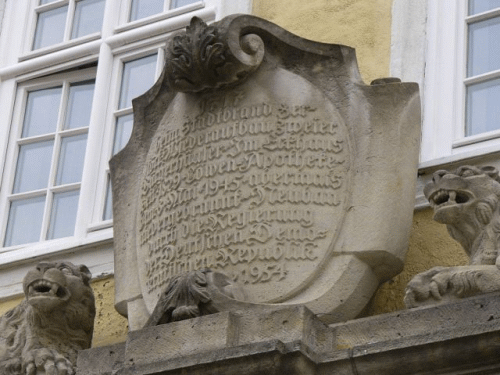 Photo pharmacie aux Lions,  Grlitz : inscription vue de droite