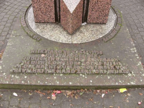 Foto: HD Synagogendenkmal vordere Inschrift