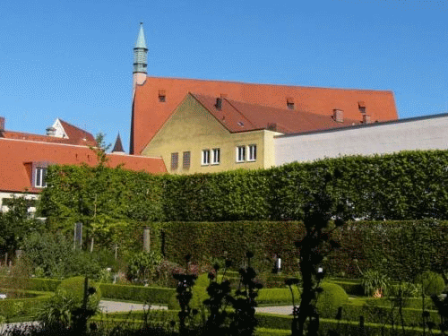 Foto Alte Anatomie in Ingolstadt: Eingang zum Garten