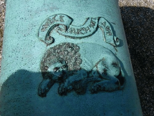 Foto Ingolstadt: Inschrift auf einem Kanonenrohr