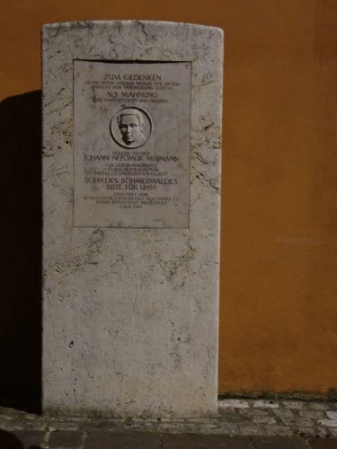 Foto in Ingolstadt: Stein mit der Inschrift fr die Heimatvertriebenen
