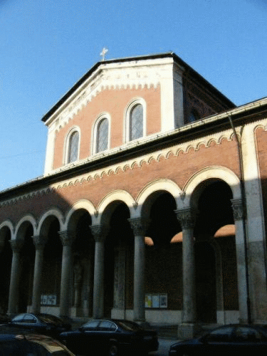 Foto Mnchen St. Bonifaz: Gesamtansicht nah