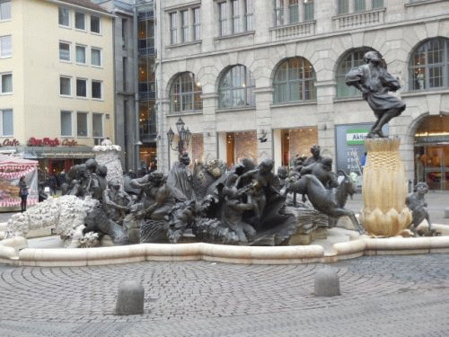 Foto Nrnberg: Gesamtansicht des Ehekarussells