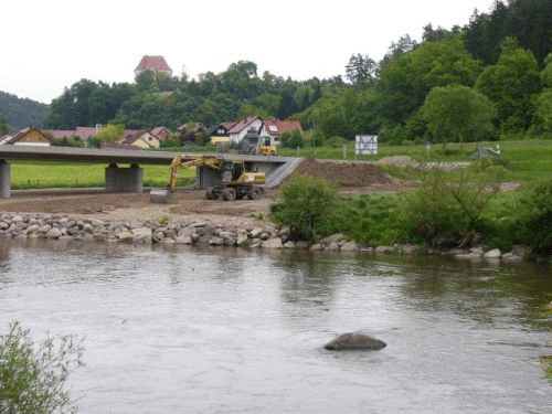 Foto Regen-Brcke Nittenau-Stefling: Blick ber die Baustelle zum Steflinger Schloss