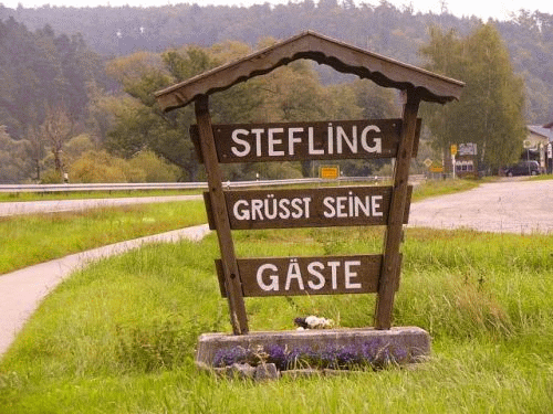 Foto Nittenau-Stefling: Begrung am Ortseingang von Stefling
