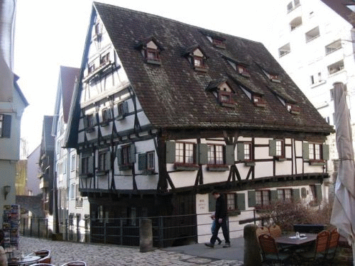 Photo leaning house Ulm: general view