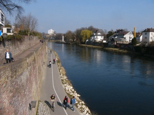 Photo Ulm: Left: fortified Ulm riverside, right: Neu-Ulm