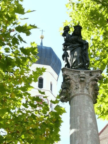 Foto Wolfratshausen: Maria vor Kirche