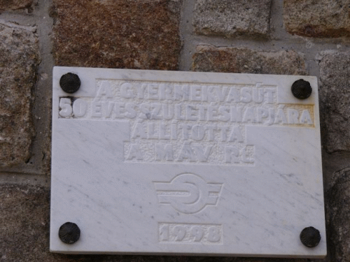Foto Buda: oberer Kindereisenbahnhof: Jubilumsinschrift