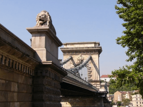 Foto Budapest: Seitenansicht der Kettenbrcke