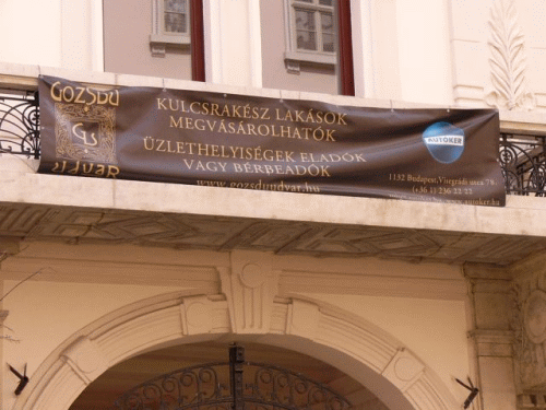 Foto Budapest: Eingang zu den Gozsdu-Hfen von der Kirly utca aus