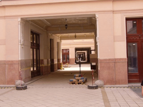 Foto Budapest: Blick durch Gozsdu-Hfe von ihrem Zentrum aus