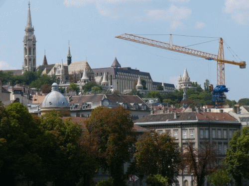 Foto Buda: Matthias-Kirche von Pest aus