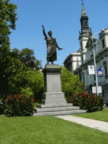 Foto Budapest: Standbild von Petöfi