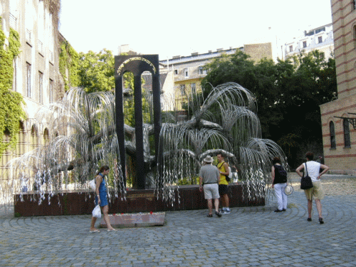 Foto Synagoge Budapest: Trauerweide insgesamt