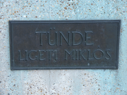 Foto Budapest: Sockelinschrift Tnde