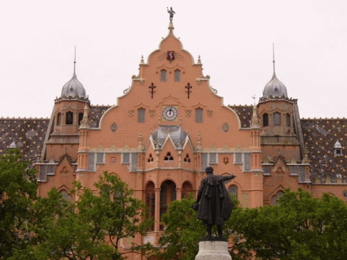 Foto Kecskemt: Kossuth-Denkmal in Richtung Rathaus gesehen