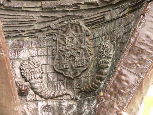 Foto Vereinigungsdenkmal Budapest: Stadtwappen