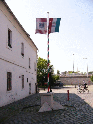 Foto Buda: deutsch-ungarische Fahnen