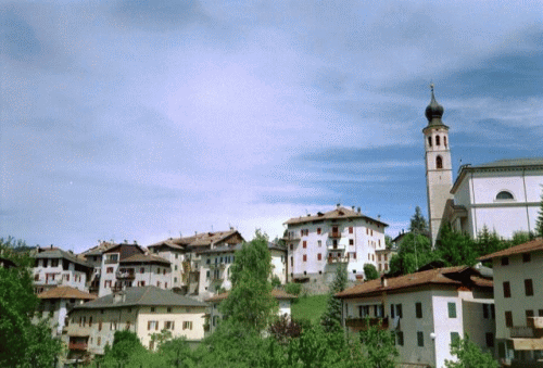 Photo Fondo: la chiesa vista dal basso