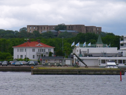 Photo Borgholm : le chteau en ruines vu depuis le port