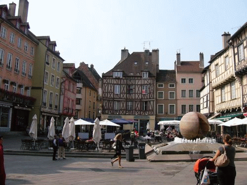 Foto Chalon-sur-Sane: chalon_square_01_500