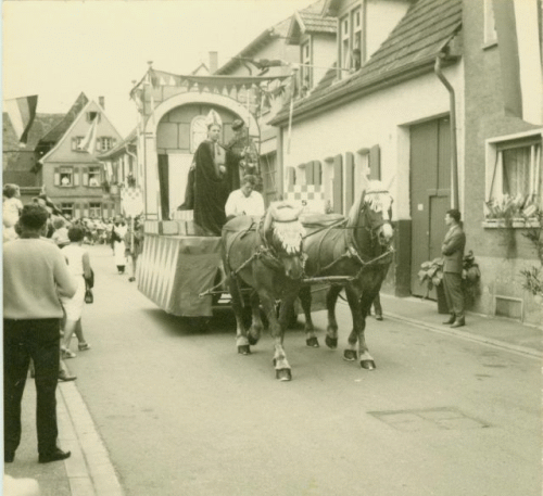 Foto: Foto: Umzug zum 1200-jhrigen Ortsjubilum