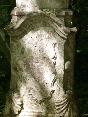 Photo Munich: unreadable inscription of the Untermenzing statue