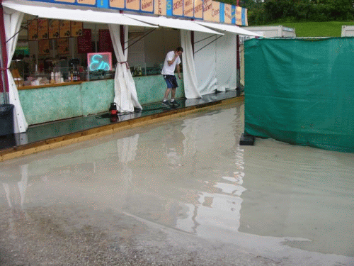 Foto Mnchen Tollwood: SOS-Ruf wegen Seenot