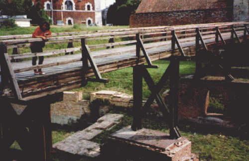 Foto Zamosc: Holzbrcke ber den alten Stadtgraben