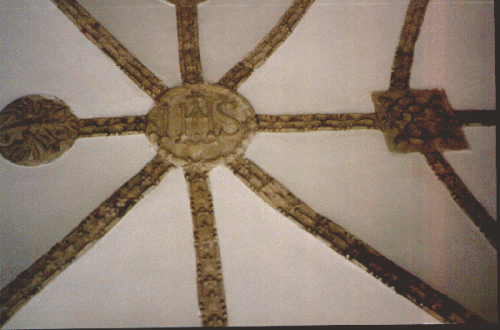Foto: Dekoration der Decke eines Laubengangs (1)