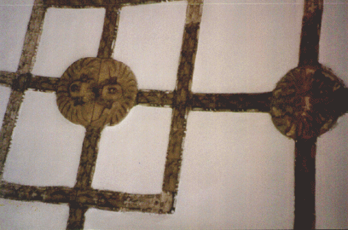Foto: Dekoration der Decke eines Laubengangs (2)