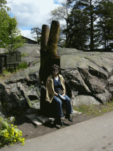 Foto: Holz besiegt 
                Fels
